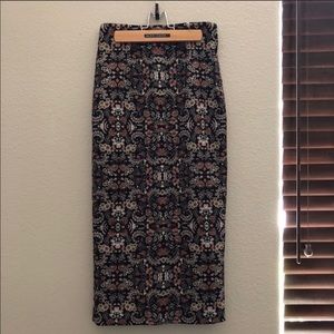 【ZARA】print pencil skirt. size XS.nwt